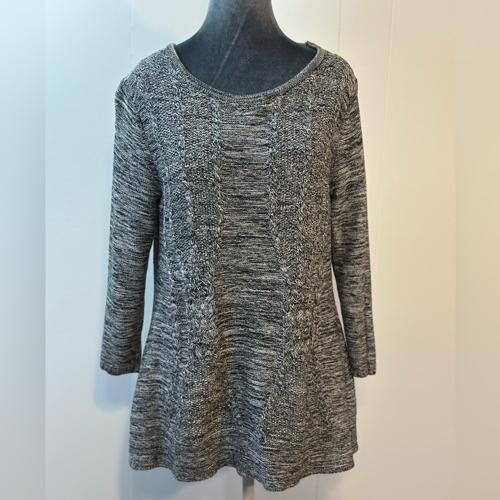 Hannah sweater size L